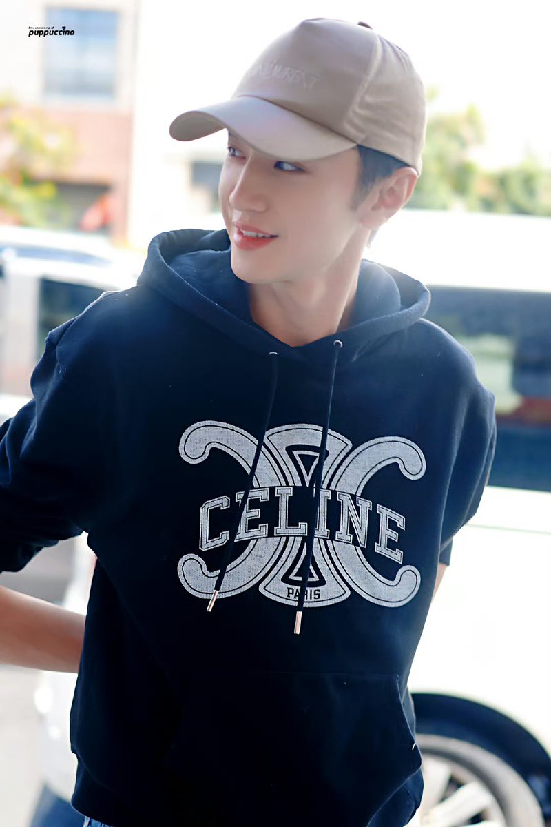 xcutiekittyx's tweet photo. I love these pictures so much 😭😭😭😭😭😭😭😭😭 despite looking insanely beautiful and handsome, i love him seeing him smile like this 🥺 baby so happy meeting the new crew 🥺 you deserved all the love! May the rest of the crews will be nice to you 🫶🏻

#ChenZheyuan #陈哲远 https://t.co/Jl1RZxkzDv