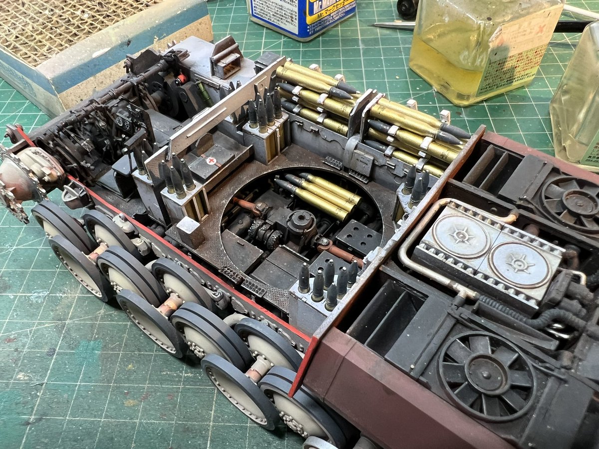 ZavodKinoshita's tweet image. ライフィールドモデルのフルインテリア
パンターG型。カットモデルとはいえ蓋をすると見えなくなる部分もあるので、記念に😁