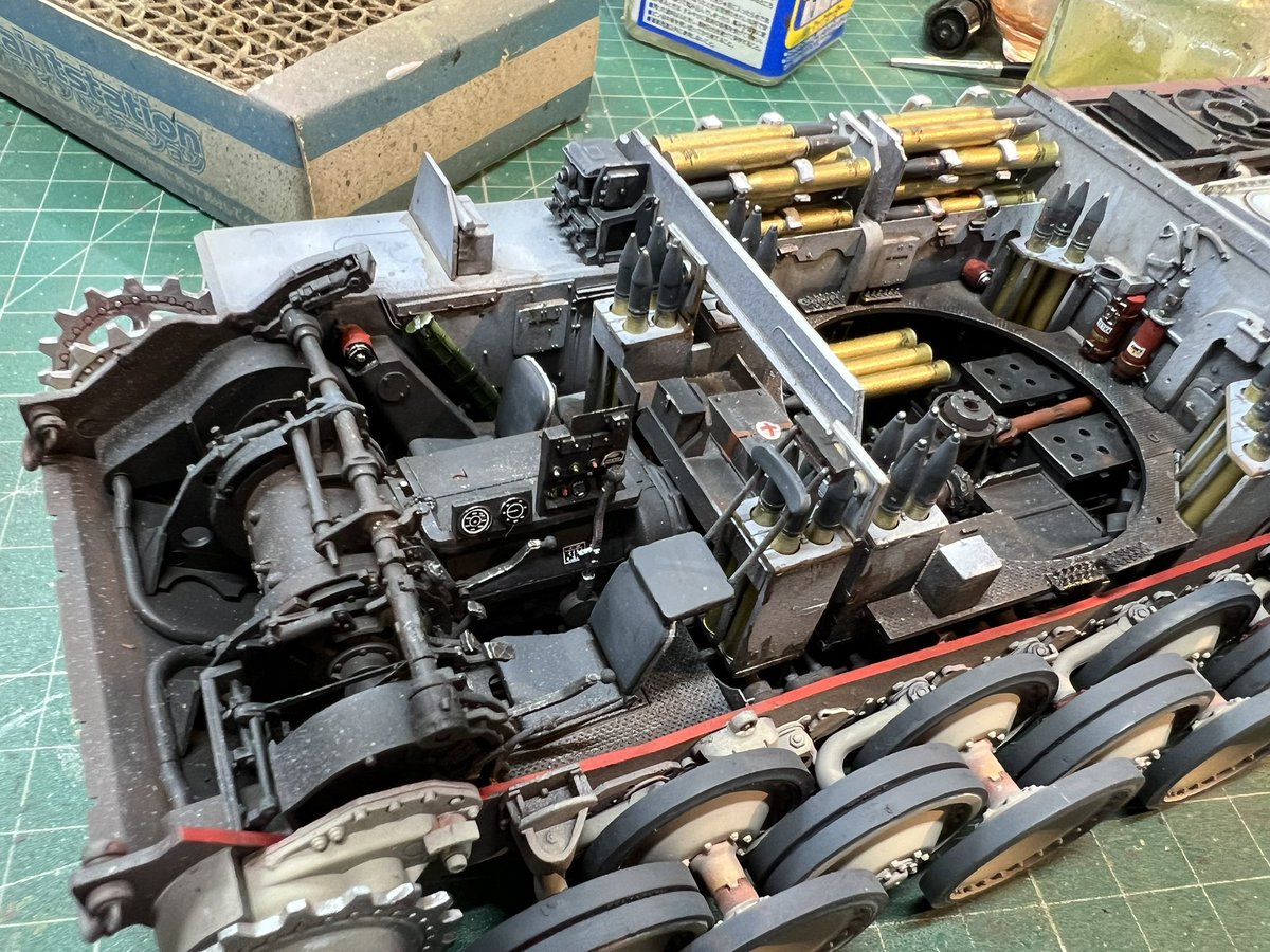 ZavodKinoshita's tweet image. ライフィールドモデルのフルインテリア
パンターG型。カットモデルとはいえ蓋をすると見えなくなる部分もあるので、記念に😁
