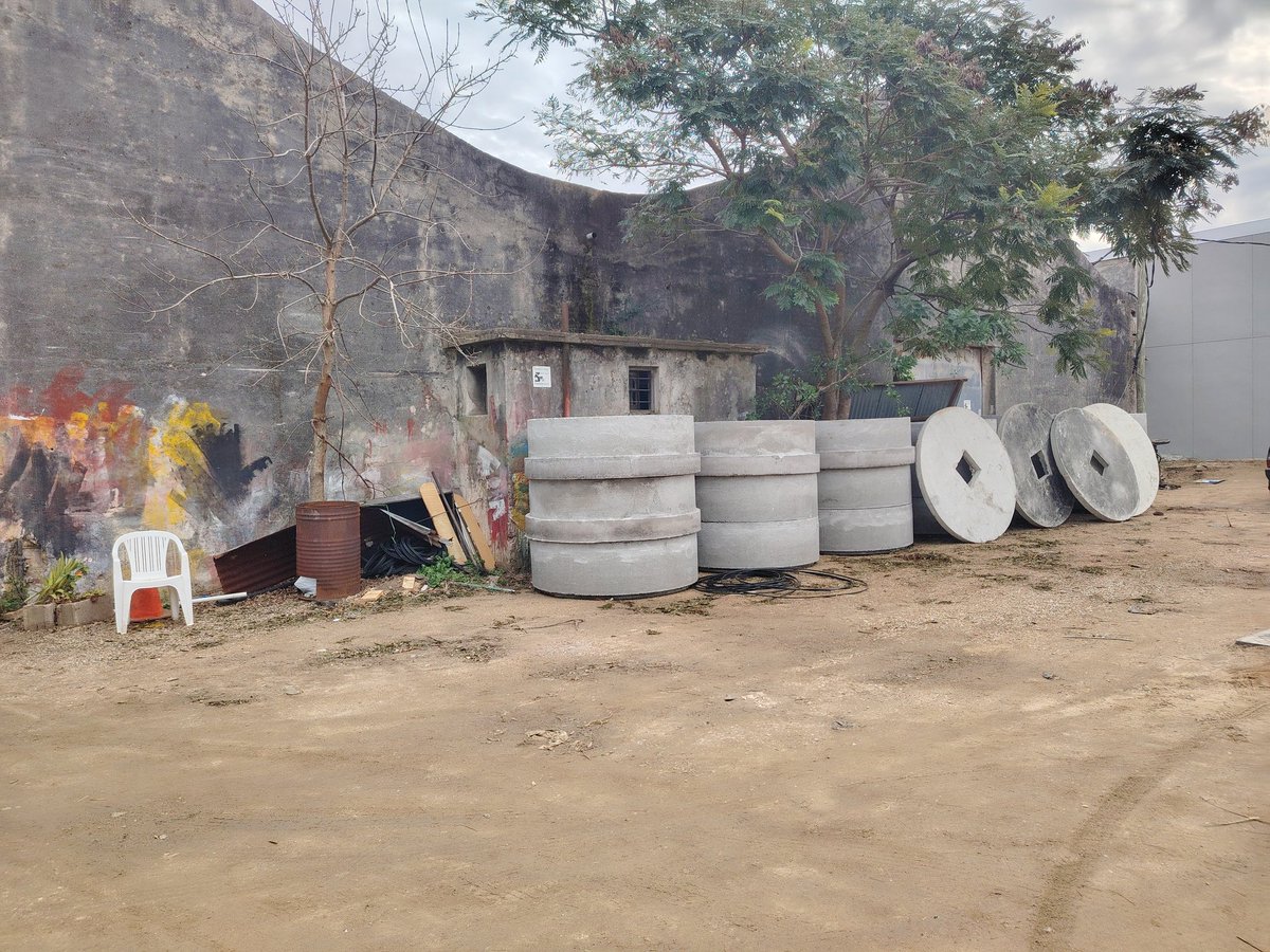 además sería bueno contabilizar cuanto es el alquiler de un galpón de 2000 y pico de metros que la Intendencia esta usando porque aun no se terminó la obra del corralón
y qué, obviamente, fue inaugurada antes de las elecciones

¿las autoridades de <a href="/Uruguay_Natural/">Uruguay Natural</a>  sabrán esto?