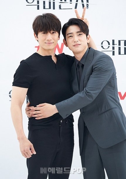 snowstrutt's tweet photo. Jinyoung: Hyung Collector
#HeIsPsychometric
#WhenMyLoveBlooms
#TheDevilJudge
#OurUnwrittenSeoul
#Jinyoung @Jinyoung https://t.co/Q0113n2DXy