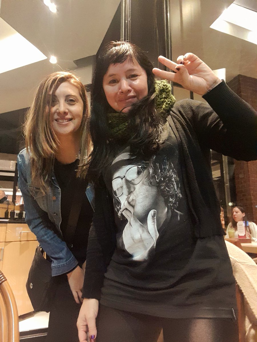 Pase a buscar a mi amiga <a href="/Inesrodri77/">Ines Rodriguez</a> para merendar pero pasaron cosas y ya voy por el segundo negroni y ella por el segundo gin tonic 😁
#VivaPerón