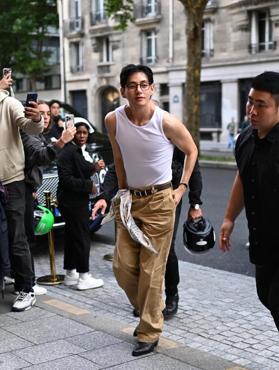 RURUV4's tweet image. yehiel.chekroune
写真家・フォトグラファー
Paris
クレジットがわからなかったけど、こちらの方の写真でした。動画が写真になってる🥹本当に素敵🩷
#TaehyungInParis #TAEHYUNGXCELINE
#CelineBoyV