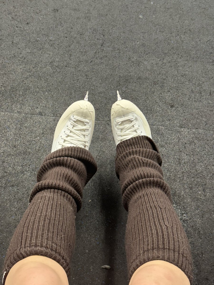 aspenisoffline's tweet image. first day off in 3 weeks 🤫🥶
