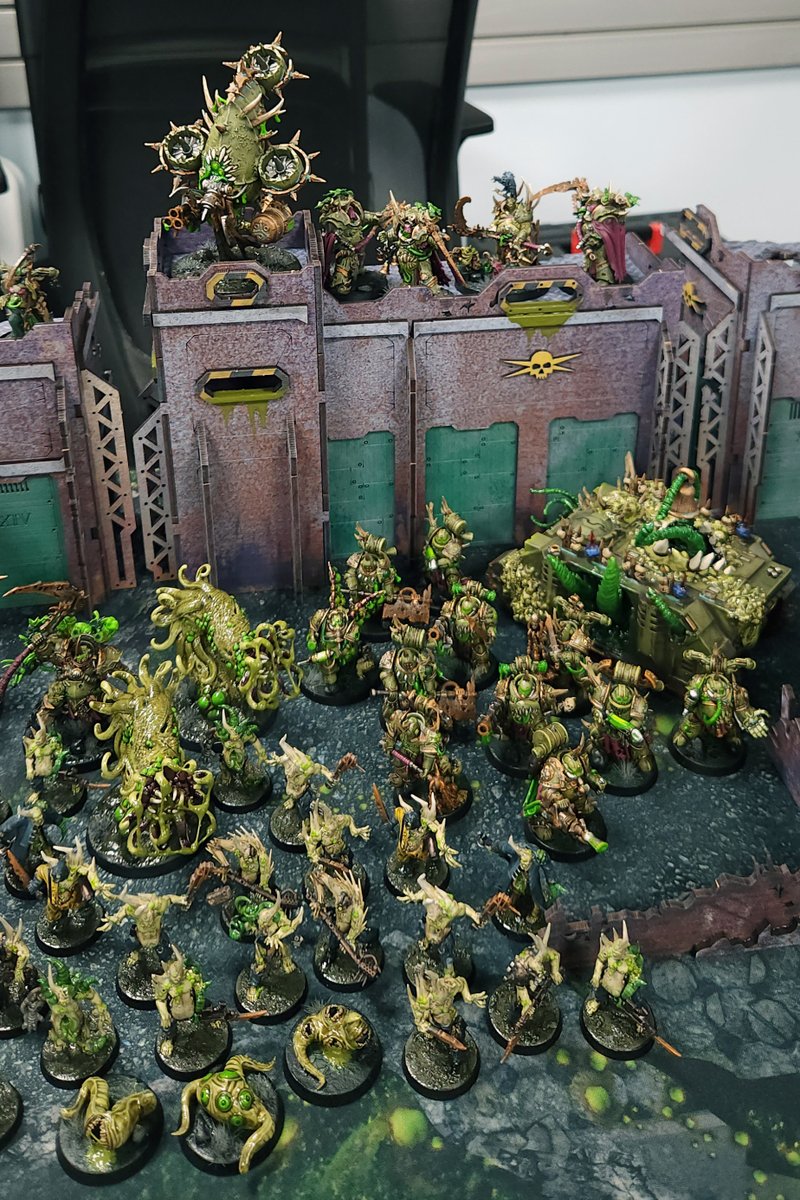 awalloftext's tweet photo. Group shot! A little over 2k... (although probably a bit over 2k once Death Guard gets their inevitable points nerfs)

#warhammer40k #deathguard https://t.co/HfEIaEy5ga