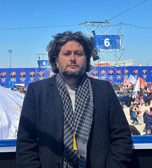 Halilozkan32's tweet photo. @consinovv35 Bu büllükbaşı var türbanlı porno konusunda çok aydın mesela akaydın https://t.co/dnHoYvHRPn