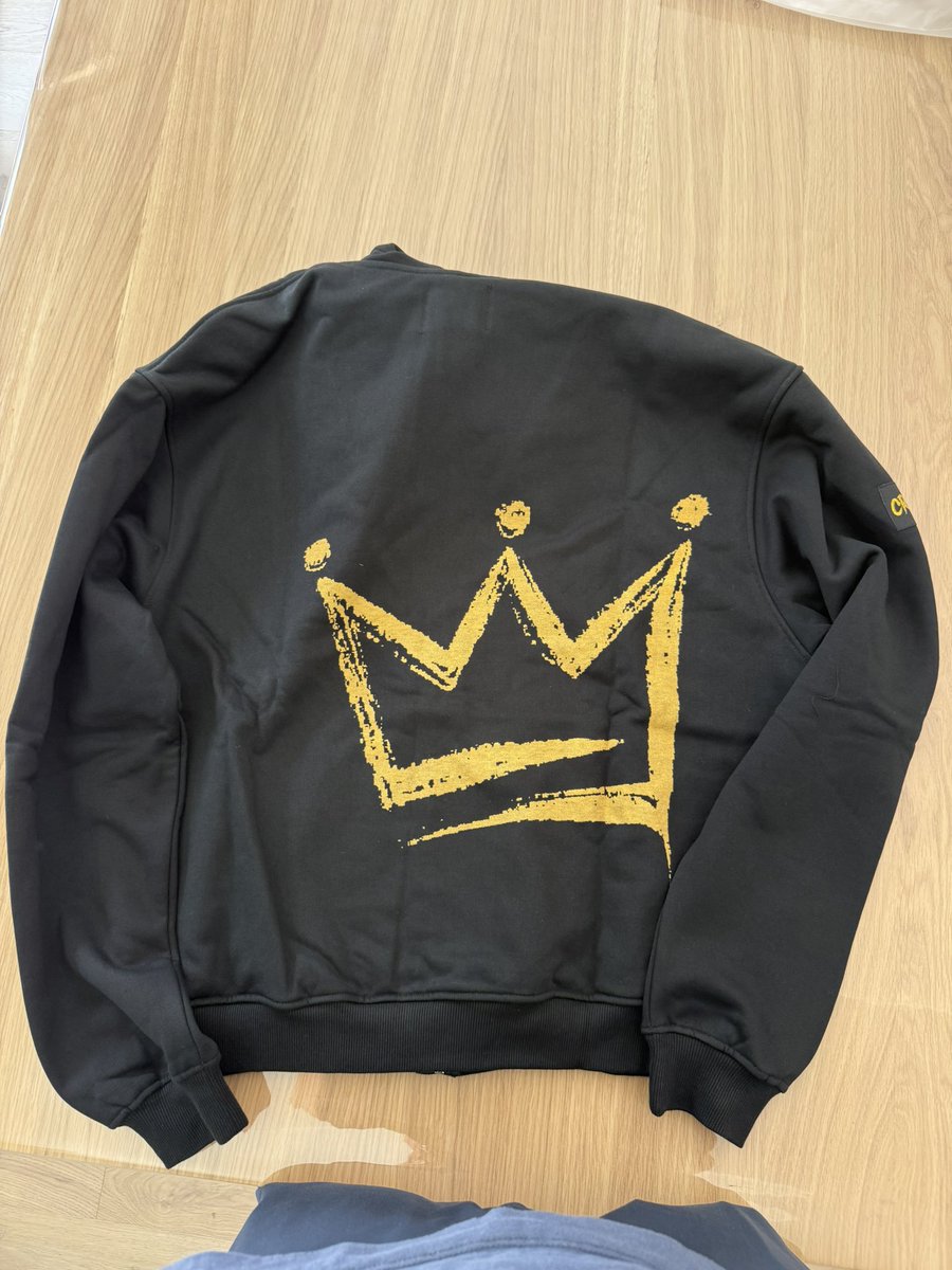 ProspectSportsX's tweet image. We’re honestly blown away by the design, material and packaging of the new @cr00wnstudios hoodies that they airdropped. Thanks and shoutout to @llSANDMANll @TwixCashew @k00by_00 and the rest of the crew. 🫡