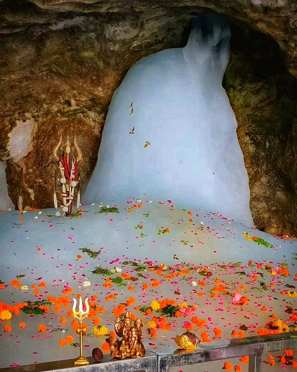 ऊं नमः पार्वती पतये हर हर महादेव....🙏 
बाबा बर्फानी के दिव्य अलौकिक दर्शन❣️