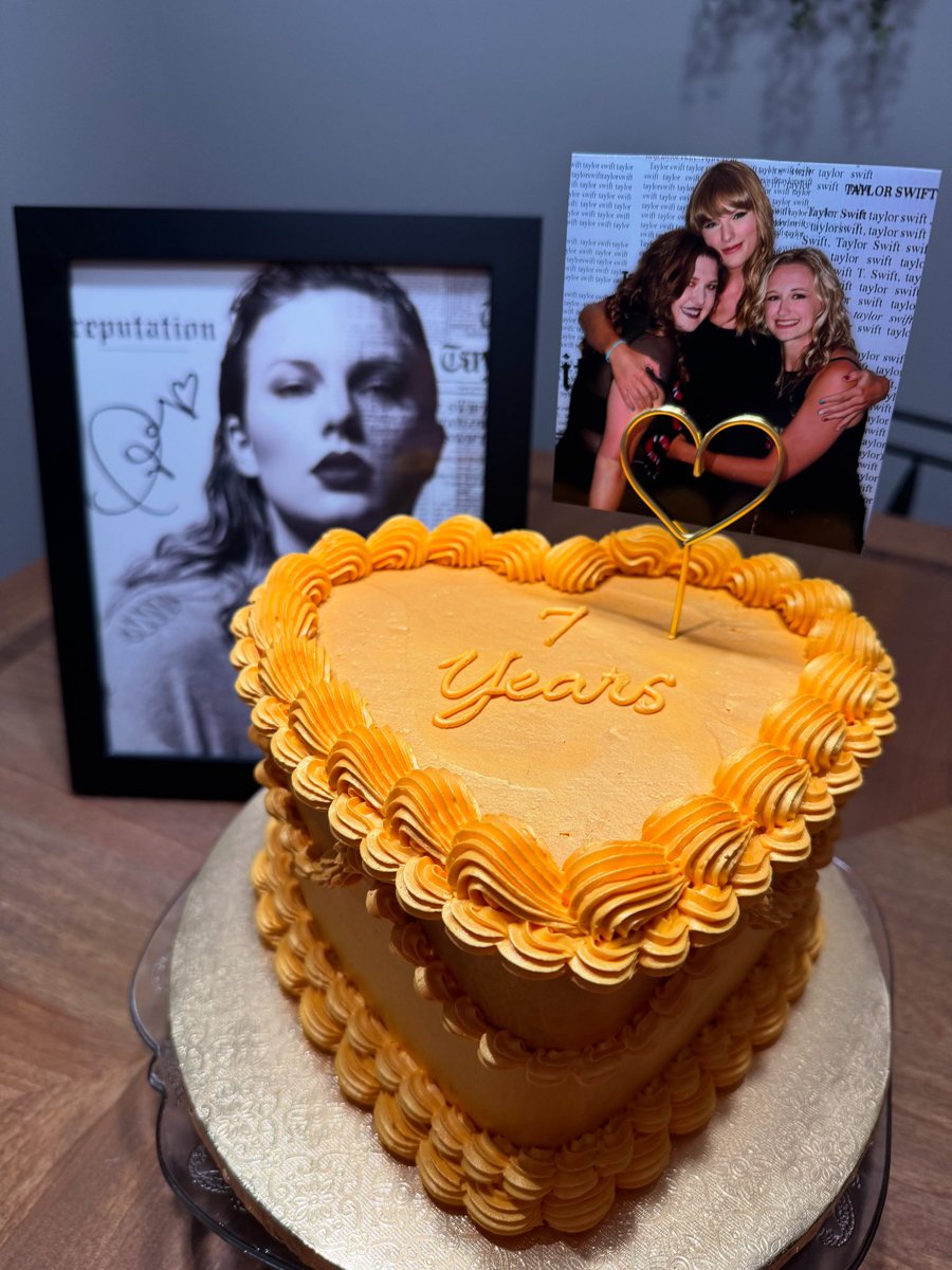_repuTAYion's tweet image. It’s ✨golden✨
It’s our golden anniversary! 7 years ago on 7/7/18 we met Taylor Swift 🥹 Forever will be the most special day of our lives ✨
We love you SO much @taylorswift13 @taylornation13 🫶🏼