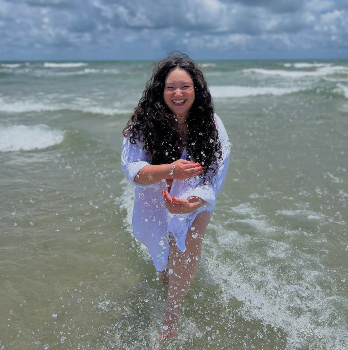 PortATexas's tweet image. Barefoot state of mind!🌊🥥🌺👣

📸 Hannah Adams