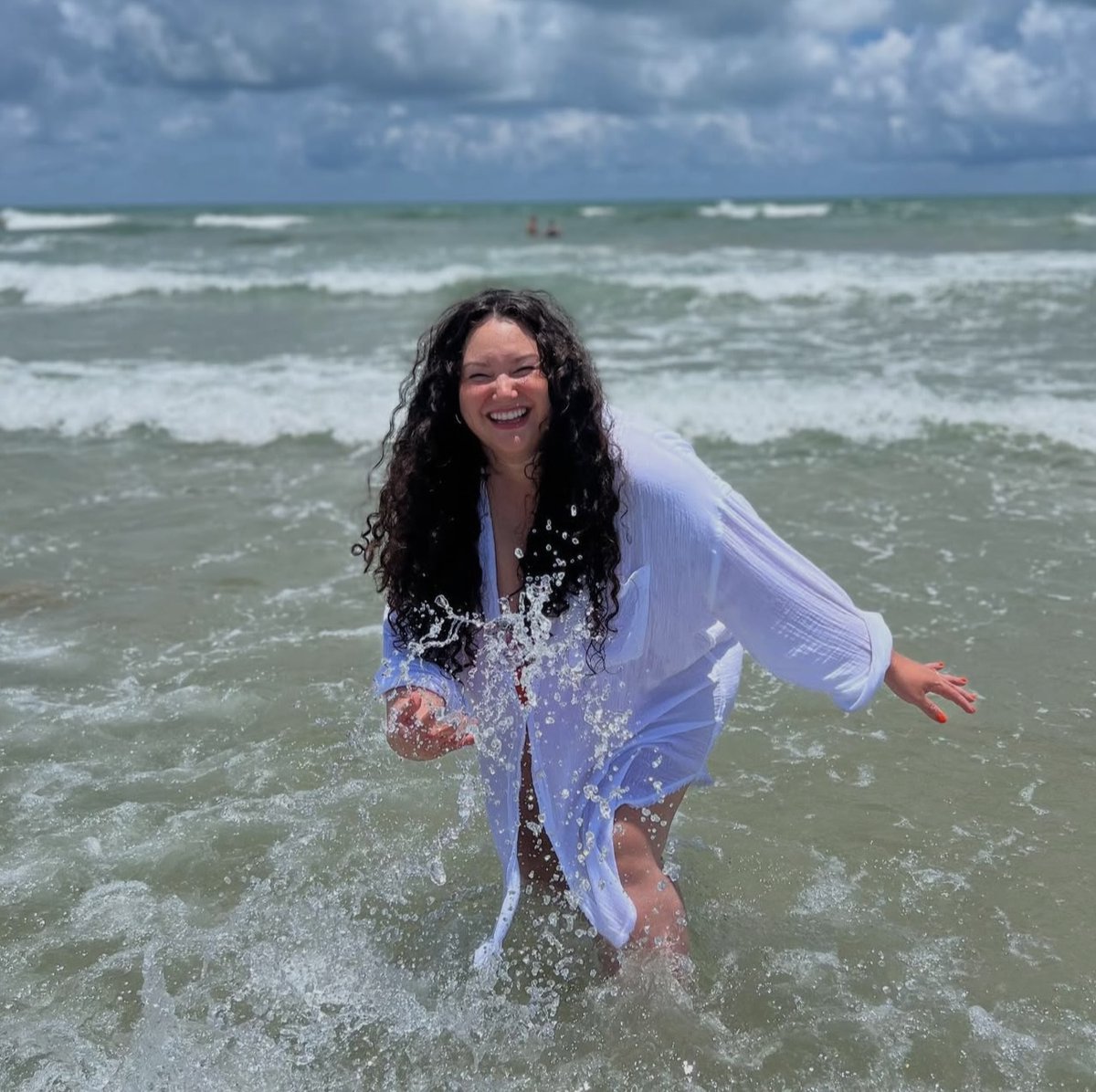 PortATexas's tweet image. Barefoot state of mind!🌊🥥🌺👣

📸 Hannah Adams