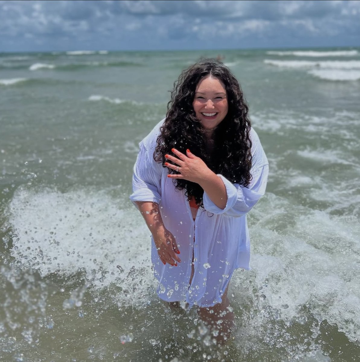PortATexas's tweet image. Barefoot state of mind!🌊🥥🌺👣

📸 Hannah Adams