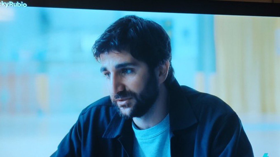 🧵 Ricky Rubio habló con Évole.
No sobre estadísticas ni anillos.
Sino sobre lo que de verdad importa.

En este hilo, sus reflexiones más crudas, humanas y valientes.
Sobre salud mental, fama precoz, la muerte, el retiro y… el futuro.

Una charla que te deja pensando.