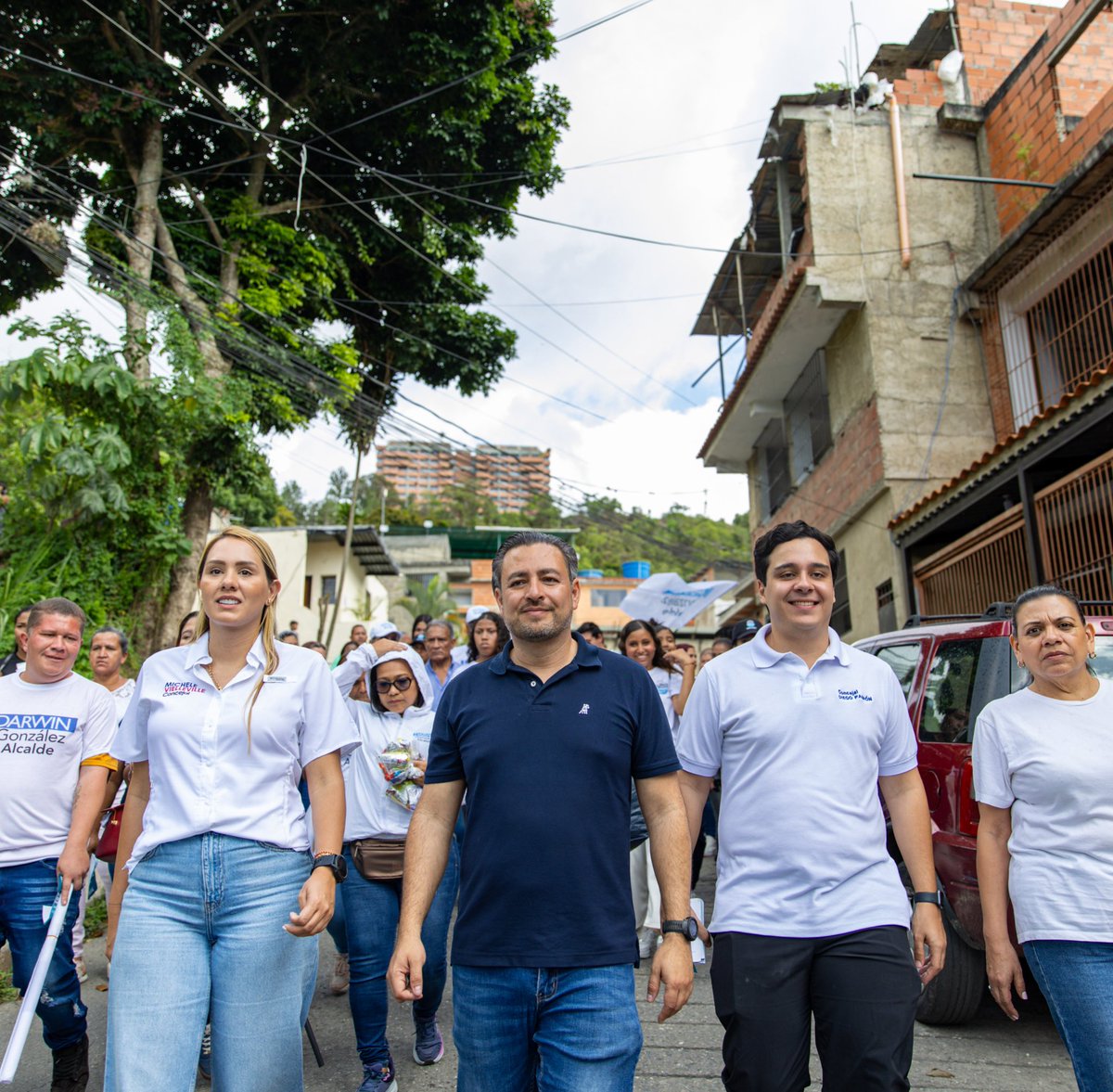 diegopadronb's tweet image. A 20 días de la elección, seguimos recorriendo cada rincón del municipio Baruta, hablando con nuestros vecinos y comprometidos más que nunca.
El 27 de julio tenemos que dar la cara por la gestión que ya hemos hecho y por todo lo bueno que tenemos por hacer.
¡Unidos, defendemos…
