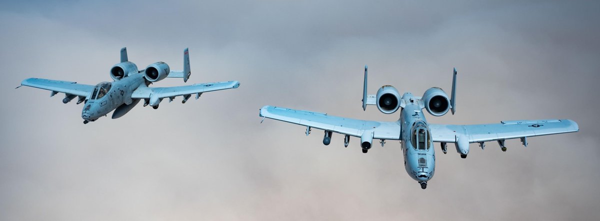 CENTCOMHebrew's tweet image. מטוסי A-10 Thunderbolt II של חיל האוויר האמריקאי מסיירים באזור האחריות של פיקוד המרכז של ארה"ב (#CENTCOM).