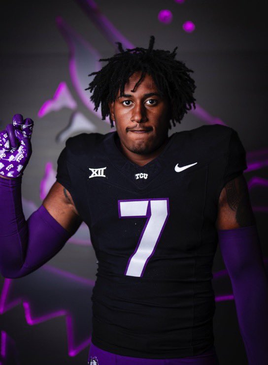 BREAKING:

#TCU football continues their hot streak with their third commitment of July, this time in Noriel Dominguez, he announces via instagram

Ranked as the 55th linebacker in the country, he chose the 🐸 over Houston, Baylor, &amp; Florida

Sonny Dykes &amp; his staff are RED HOT