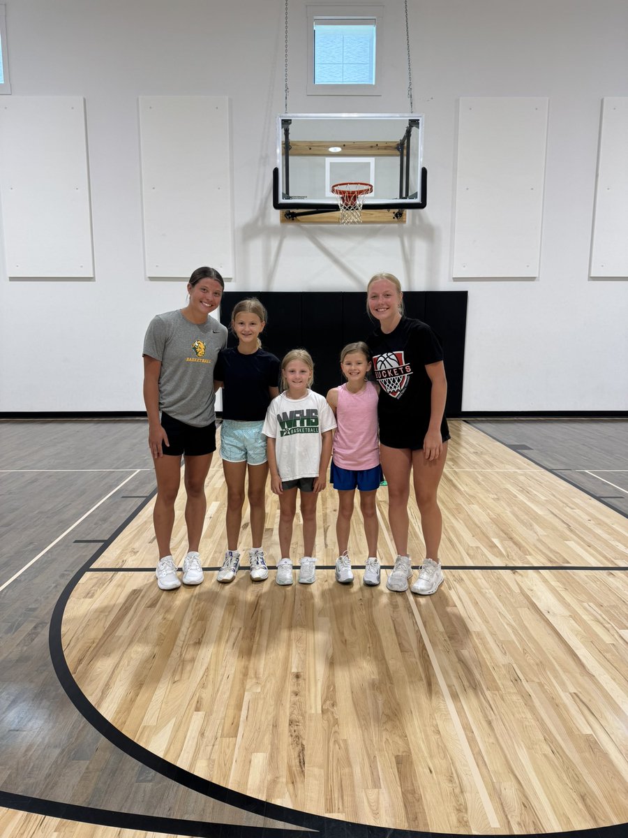 Jocelyn Schiller (@jocieschiller) on Twitter photo Had a great first day with <a href="/koreylo/">Korey Lorenz</a> and buckets.basketball.training. Can’t wait for more workouts with more great players!! #HornsUp 🤘 Had a great first day with <a href="/koreylo/">Korey Lorenz</a> and buckets.basketball.training. Can’t wait for more workouts with more great players!! #HornsUp 🤘