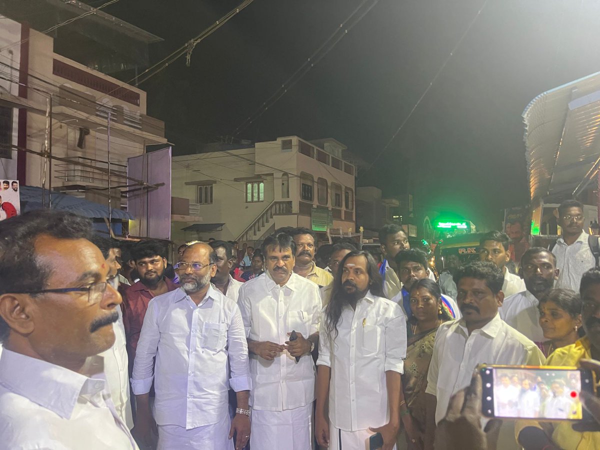 offl_kmshariff's tweet photo. இன்று கும்பகோணத்தில் 
குடந்தை அரசன் மற்றும் எஸ்.ஆர்.பாண்டியன் ஆகியோருடன் https://t.co/FnEozvPn3A