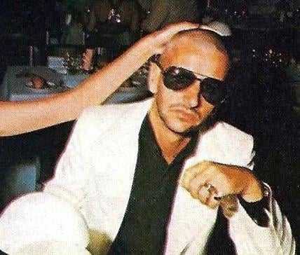 acervoringo's tweet image. 🏆TOP 10 ERAS DO RINGO STARR
🏅8° Lugar (8 votos + desempate): Cabelo raspado (1976)