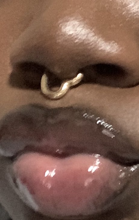 dpwfye's tweet photo. Stuck a earring in my nose so my septum wouldn’t close bye #diyqueen #smartblackgirlboss https://t.co/0oOTrqwJh9