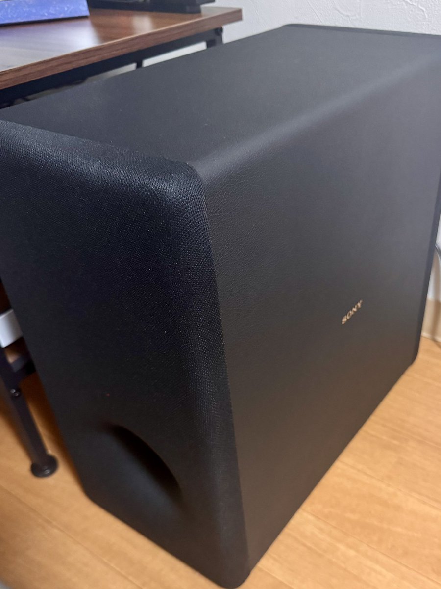 Hiroooh's tweet photo. SONYのサウンドバーHT-A8000にサブウーファーに続いて、リアスピーカーが仲間入り！アマプラでブレードランナー2049を観ると音がヒュンヒュン回って面白い！#sony https://t.co/cCdJqOBW38