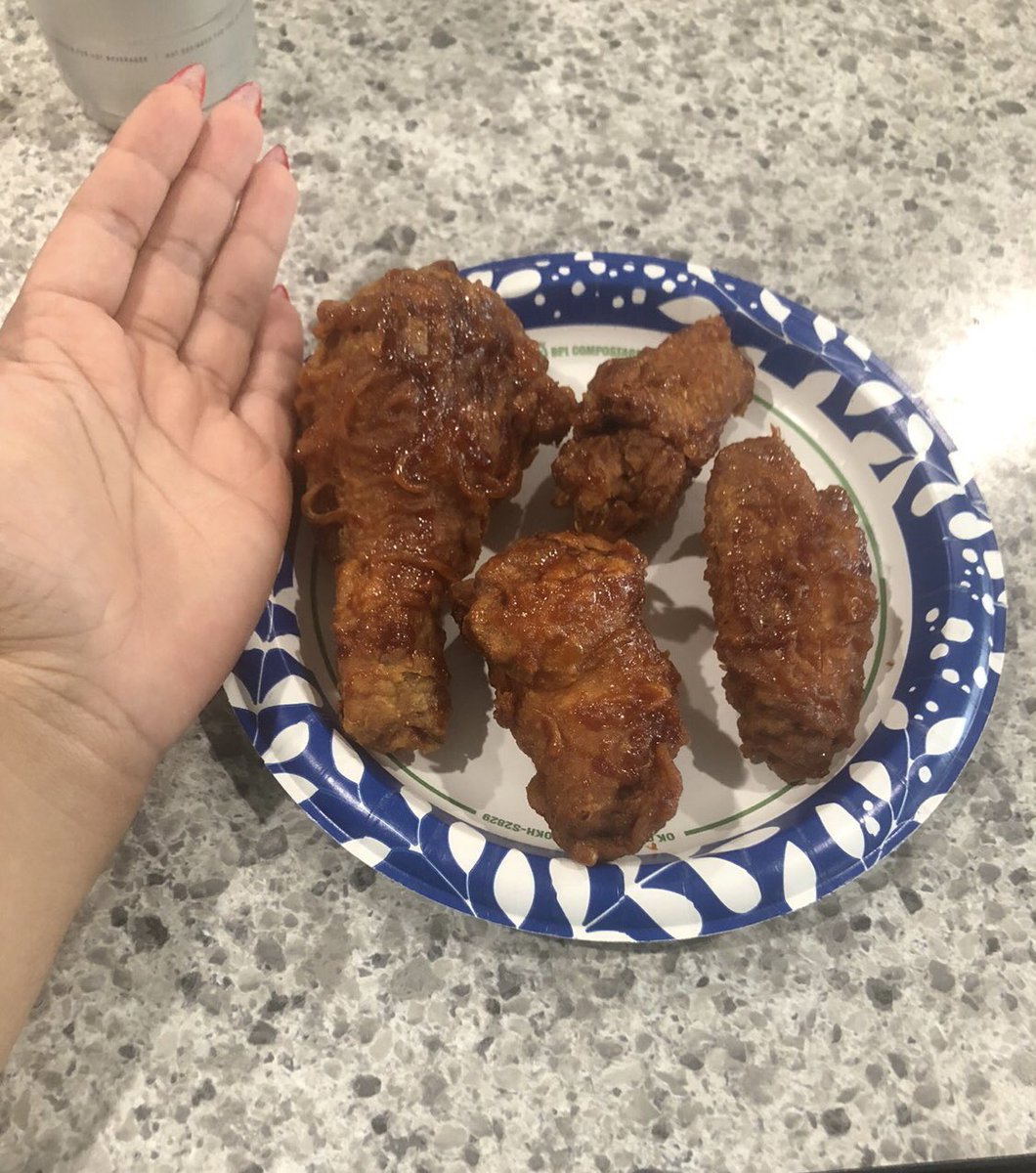 ThatMF_Streams's tweet photo. Had some gigantic chicken wings today! https://t.co/Gy6nOOU1l9