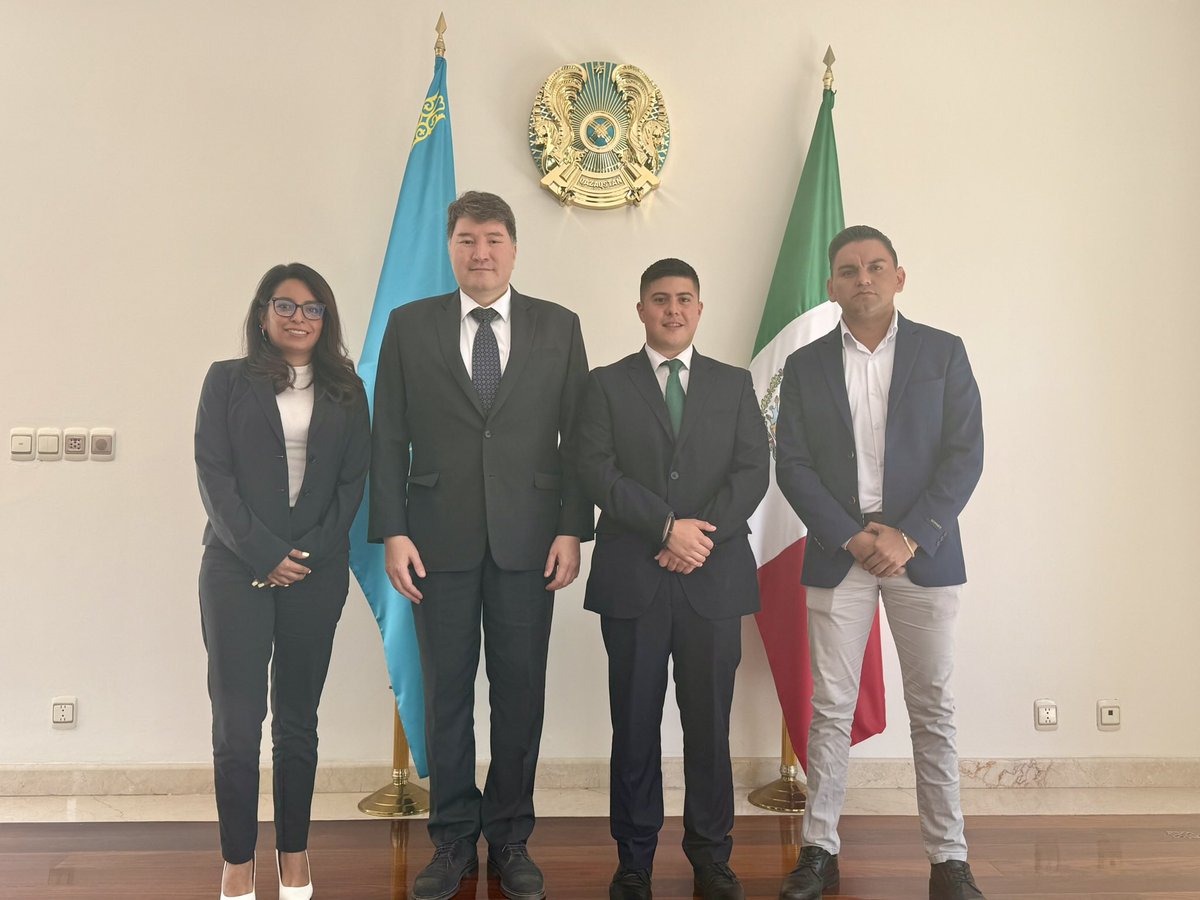 martinores's tweet photo. En la Embajada de #Kazajistán iniciamos un puente cultural entre Asia Central y Michoacán: una iniciativa de #AsuntosInternacionales del @PVEMMich para compartir arte, paisajes y curiosidad. Gracias a la Embajada y a @ernesto_nu por creer que la política también es cultura. https://t.co/7cwoW32rmJ