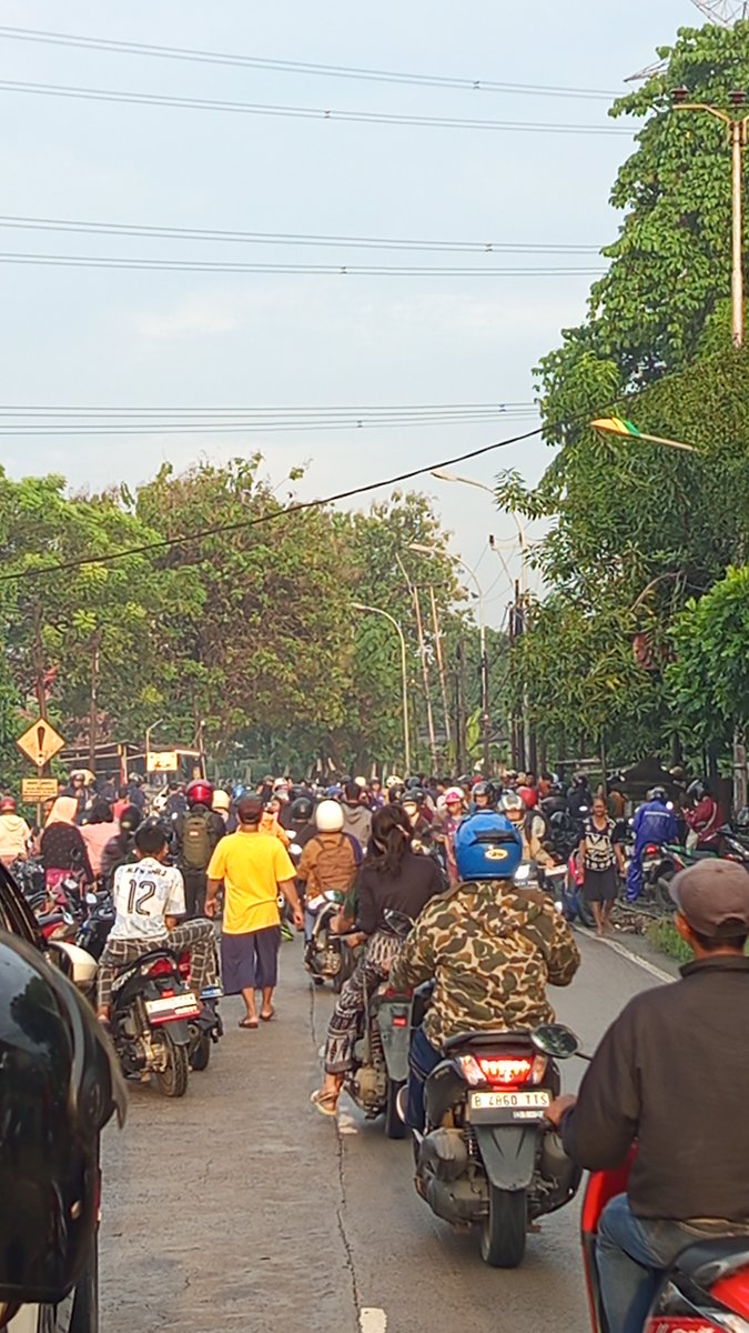 BREAKING NEWS 

Seperti biasa akses keputus di polsek kebalen. Banjir gaes. Cutiii