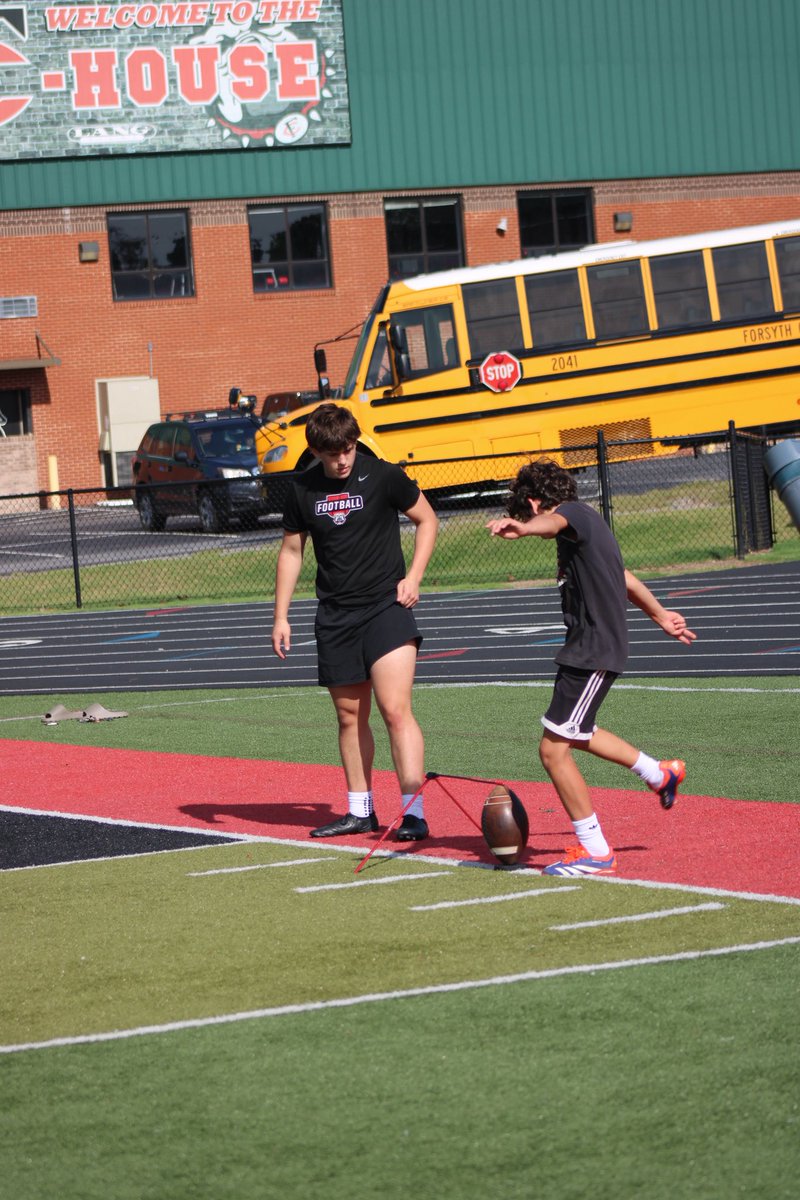 So blessed God has given me the opportunity to teach the next generation of kickers! It’s always amazing to see younger kids with so much talent wanting to kick! Had a great time leading this camp and can’t wait to do many more! 
<a href="/Uncommon_Coach/">Chad Pickett</a> <a href="/dannyconlin01/">Danny Conlin</a> <a href="/Bulldogs_FB/">Forsyth Central Football & Recruiting</a>