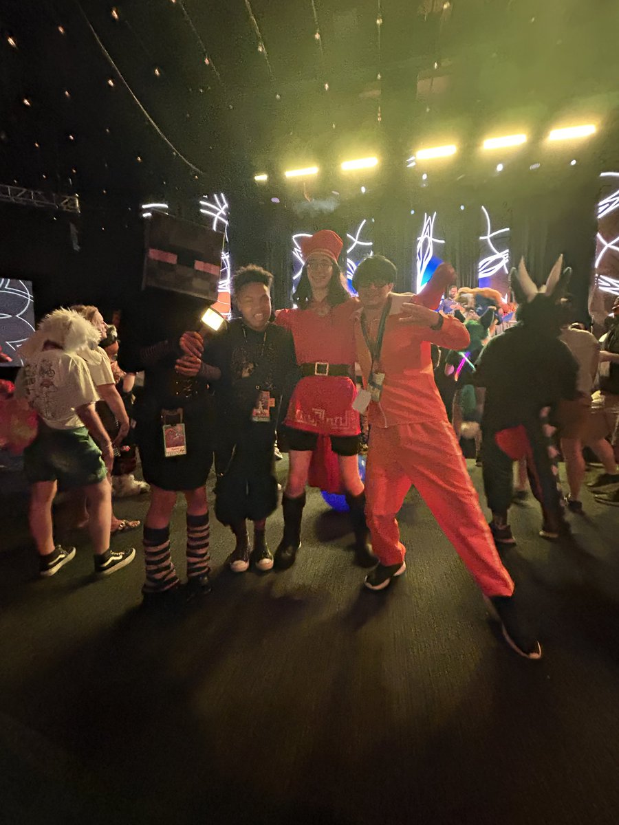 SpaceyVRC's tweet image. Ya meet some cool faces on the dance floor :3 #AC2025
#anthrocon2025 #Anthrocon