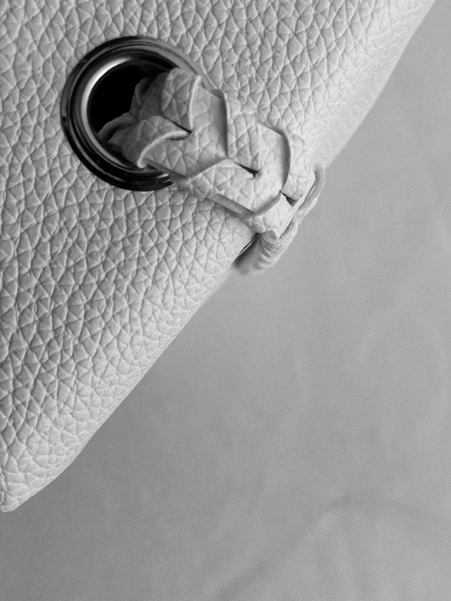 Phaus626Phaus's tweet image. phaus_fashion I like being different whenever I design, creating something regular but with an original style and idea, not being a total cliche version that's viewed everywhere #thenotebook #notebookbag #bag#baglover #fypシ゚viral #Reels 
#phaus_fashion