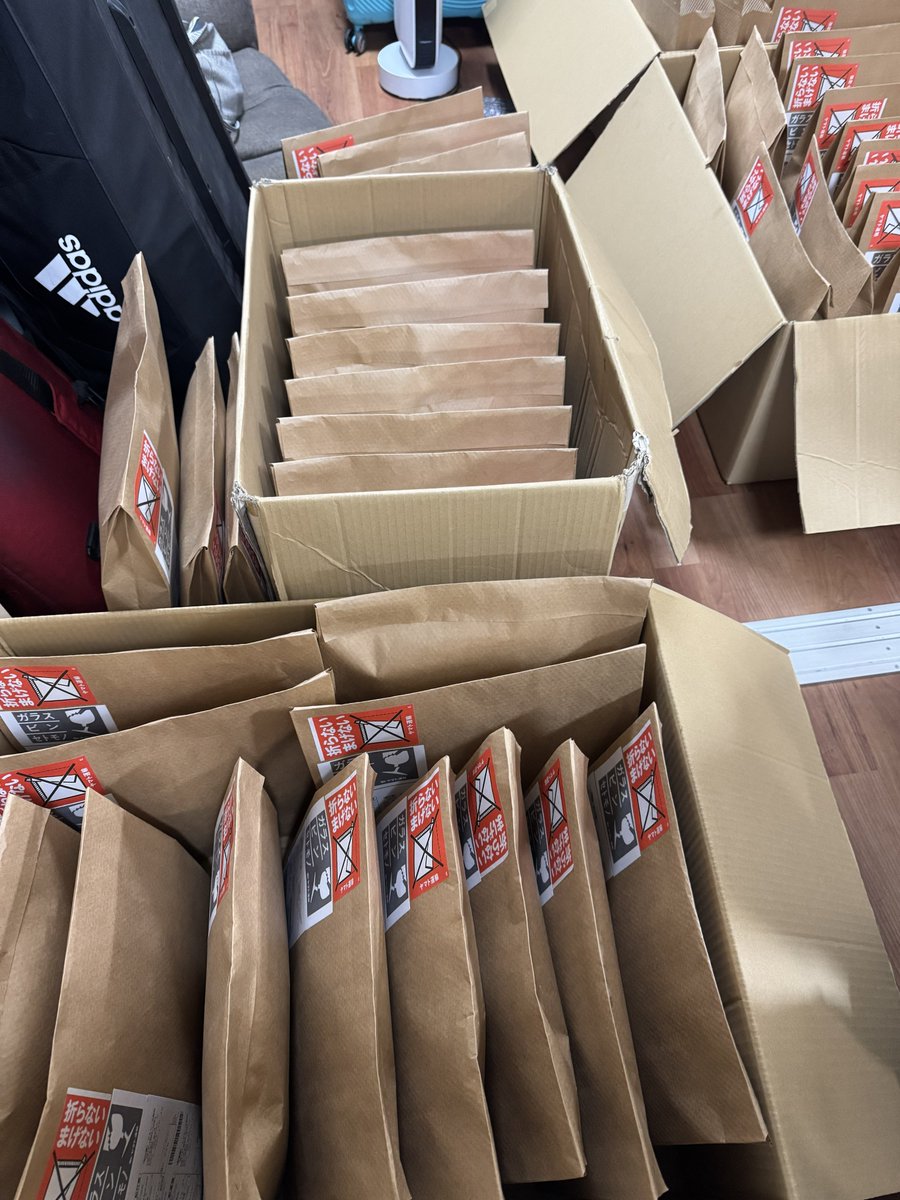 クラウドファンディング
ご支援頂いた皆さまへ
レポート更新されました
ご一読いただけますと幸いです

マサヨ、たこち、よっちゃん、リョウコちゃん、そして七蔵司（大活躍！）不器用ながらも、全てメンバーの手作業で、お一人お一人に心をこめてお届けします。

ubgoe.com/projects/771/a…