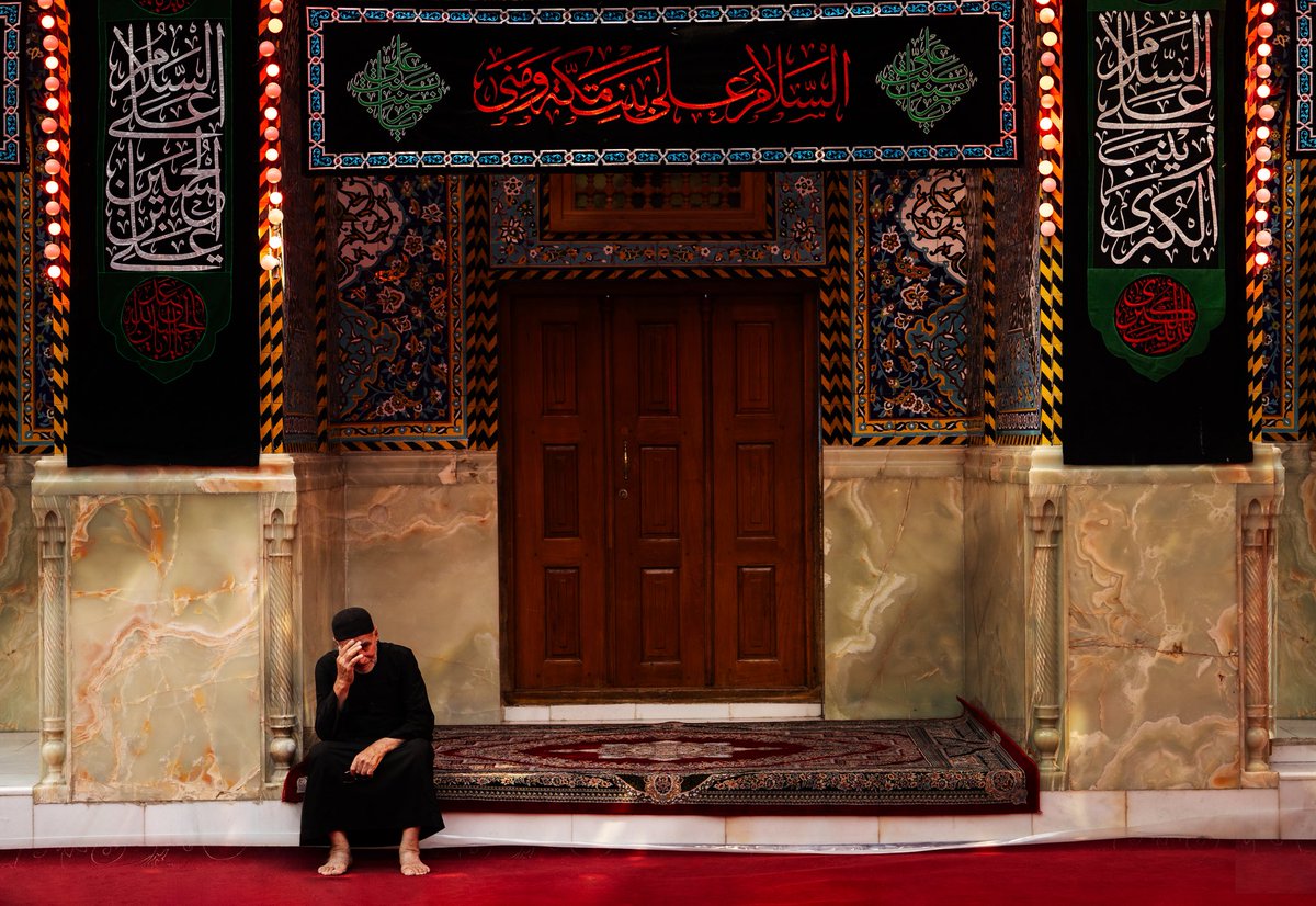 السلام على بنت مكة ومنى
السلام على الطاهرة، التي مرّت على الجراح واقفة،
ووقفت على رؤوس الطغاة، شامخة.

#يازينب #قناة_كربلاء
