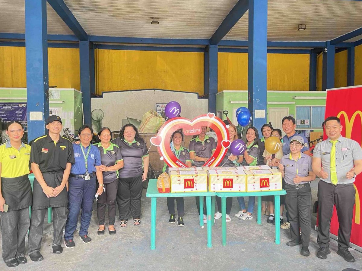 Barangay San Antonio Pasig City (@bsapasig) on Twitter photo LOOK: McDonald's Kindness Kitchen sa <a href="/bsapasig/">Barangay San Antonio Pasig City</a>. π Naghandog ang McDonald's Tycooon Branch ng 160 meals para sa barangay workforce. π Thank you for the generosity and for being one of our collaborators in various community activities. π€π»
#McDonaldsKindnessKitchen #BSACollabs LOOK: McDonald's Kindness Kitchen sa <a href="/bsapasig/">Barangay San Antonio Pasig City</a>. π Naghandog ang McDonald's Tycooon Branch ng 160 meals para sa barangay workforce. π Thank you for the generosity and for being one of our collaborators in various community activities. π€π»
#McDonaldsKindnessKitchen #BSACollabs