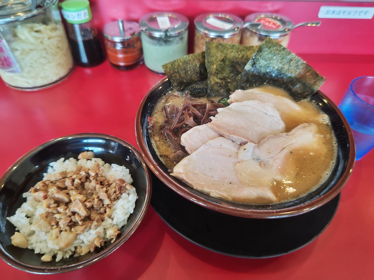 yokohamaramenmi's tweet image. 本日のお勉強!

チャーシュー麺中盛
トッピングキクラゲ
チャーシュー丼並