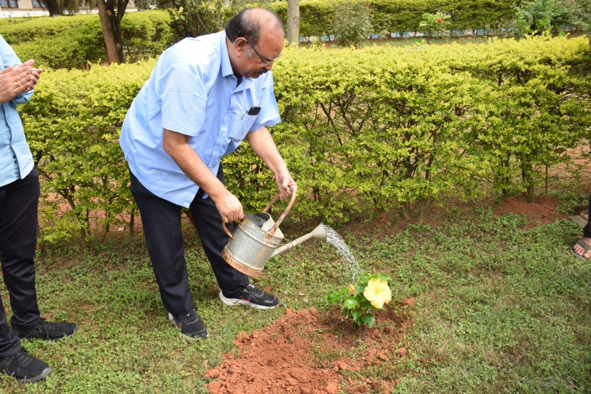BangaloreCwc's tweet image. Celebration of World Environment day on 5th June 2025. on this occasion officers and staffs of MSO,CWC Bangalore were present.
#EnvironmentMatters