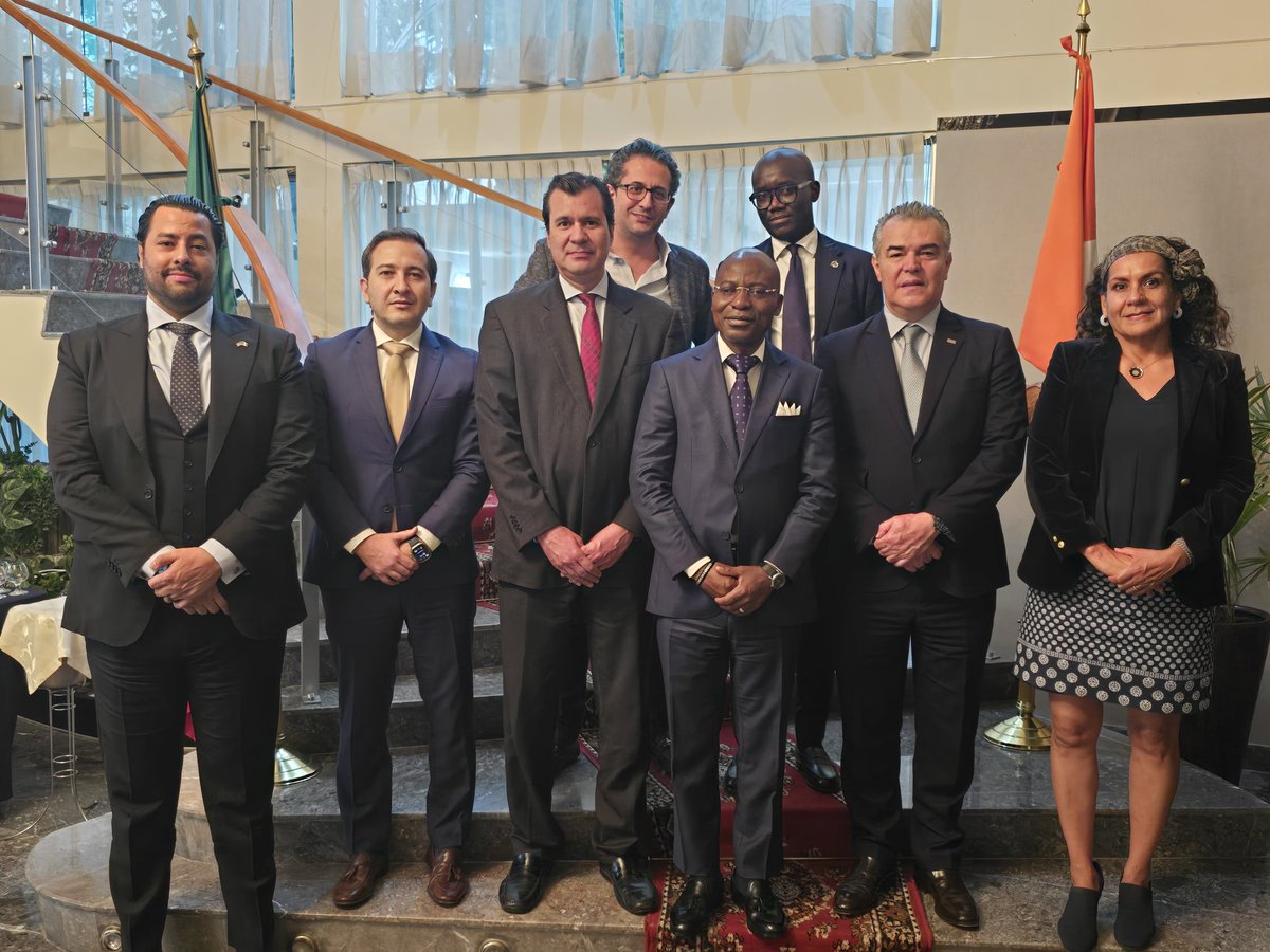 Muy agradecido por la invitación de <a href="/DjerouLy/">Ly Djerou Robert</a> embajador de <a href="/ambacimexmx/">Emb Costa de Marfil</a>,  gran productora de cacao a nivel mundial. #MéxicoEnElCentroDelMundo #MéxicoTieneUnLugarParaElMundo #ComiteDeInversionCCE #Cacao <a href="/aschocomx/">Aschoco</a>