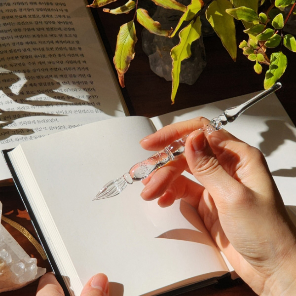 #ガラスフェス
2026年1月23日・24日開催！
会場 #KIITO

出展ブースを紹介します✨

A-42
Chung Yejin
<a href="/chungchorong/">𝑪𝒉𝒖𝒏𝒈 𝒀𝒆𝒋𝒊𝒏 정예진</a>
出展品目：ランプワーク
日本と韓国を横断しながらガラスを制作しているチョンイェジンと申します。

#ランプワーク #バーナーワーク