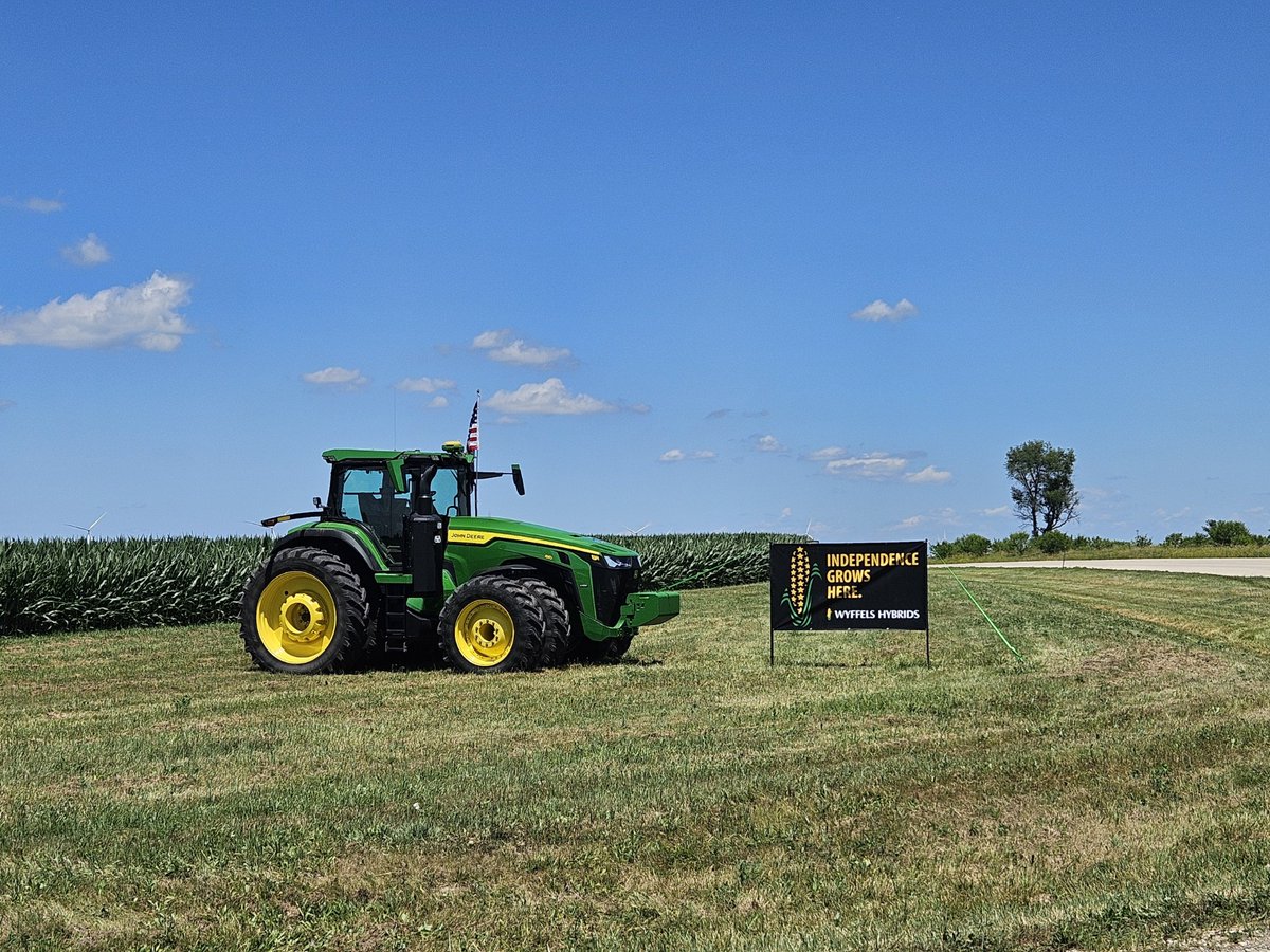WyffelsHybrids's tweet image. Life in the Central Corn Belt lately.

#WyffelsCountry