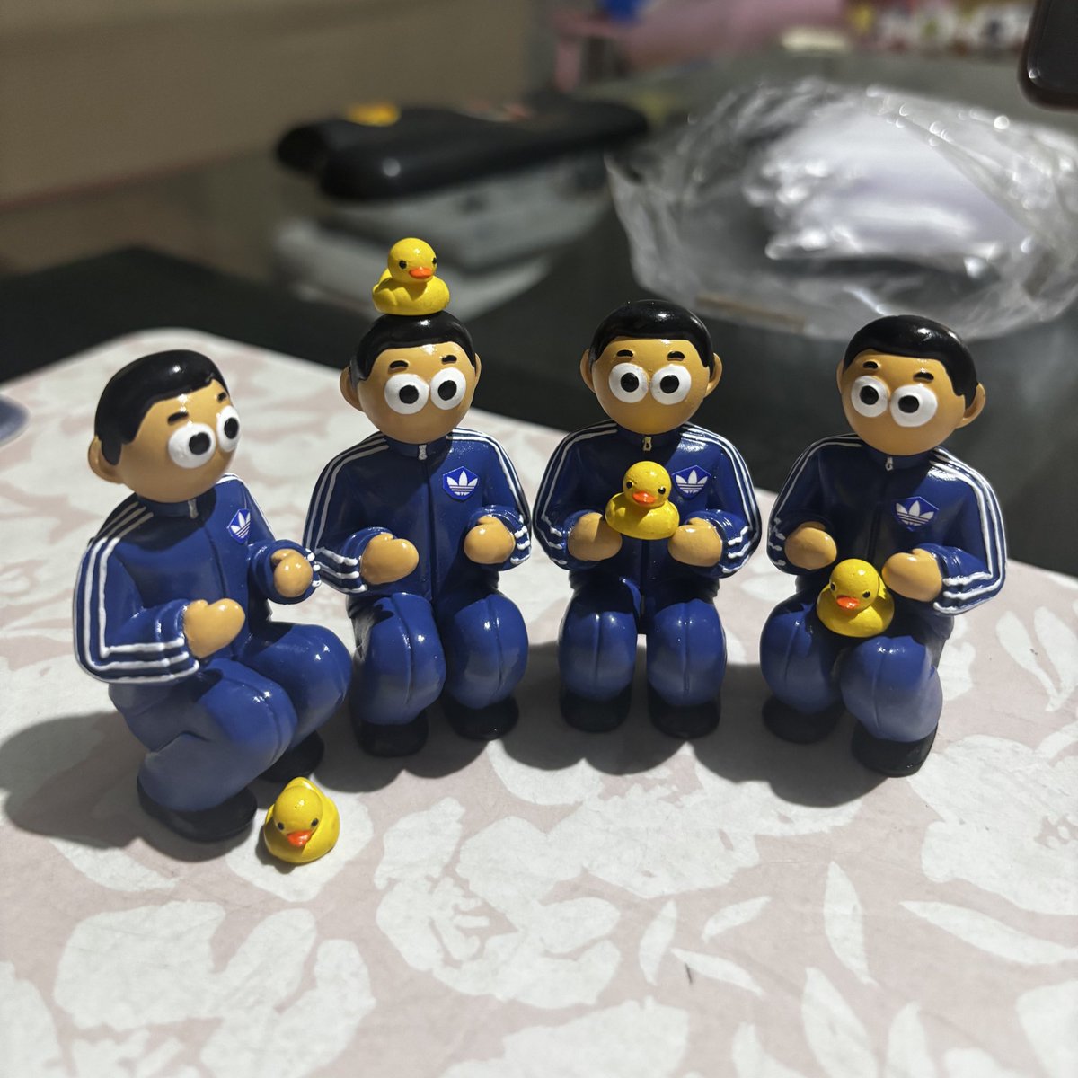 MinaIsLate's tweet image. You walk like a duck 🦆💛