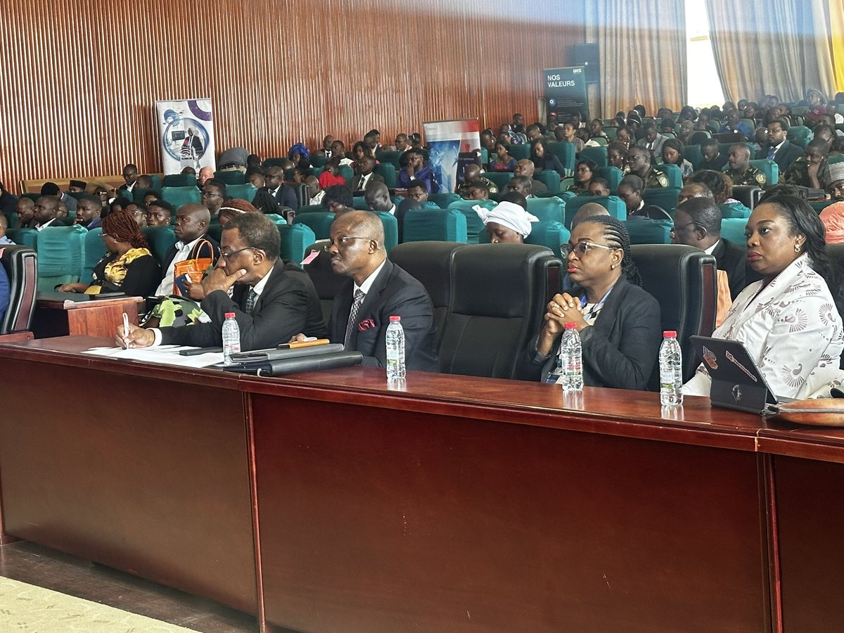 LibomMinette's tweet image. La cérémonie d’ouverture des #CONIA2025 a marqué un tournant majeur pour le Cameroun, avec la présentation officielle des axes de sa Stratégie Nationale de l’Intelligence Artificielle. Une vision claire pour une IA inclusive, éthique et souveraine.