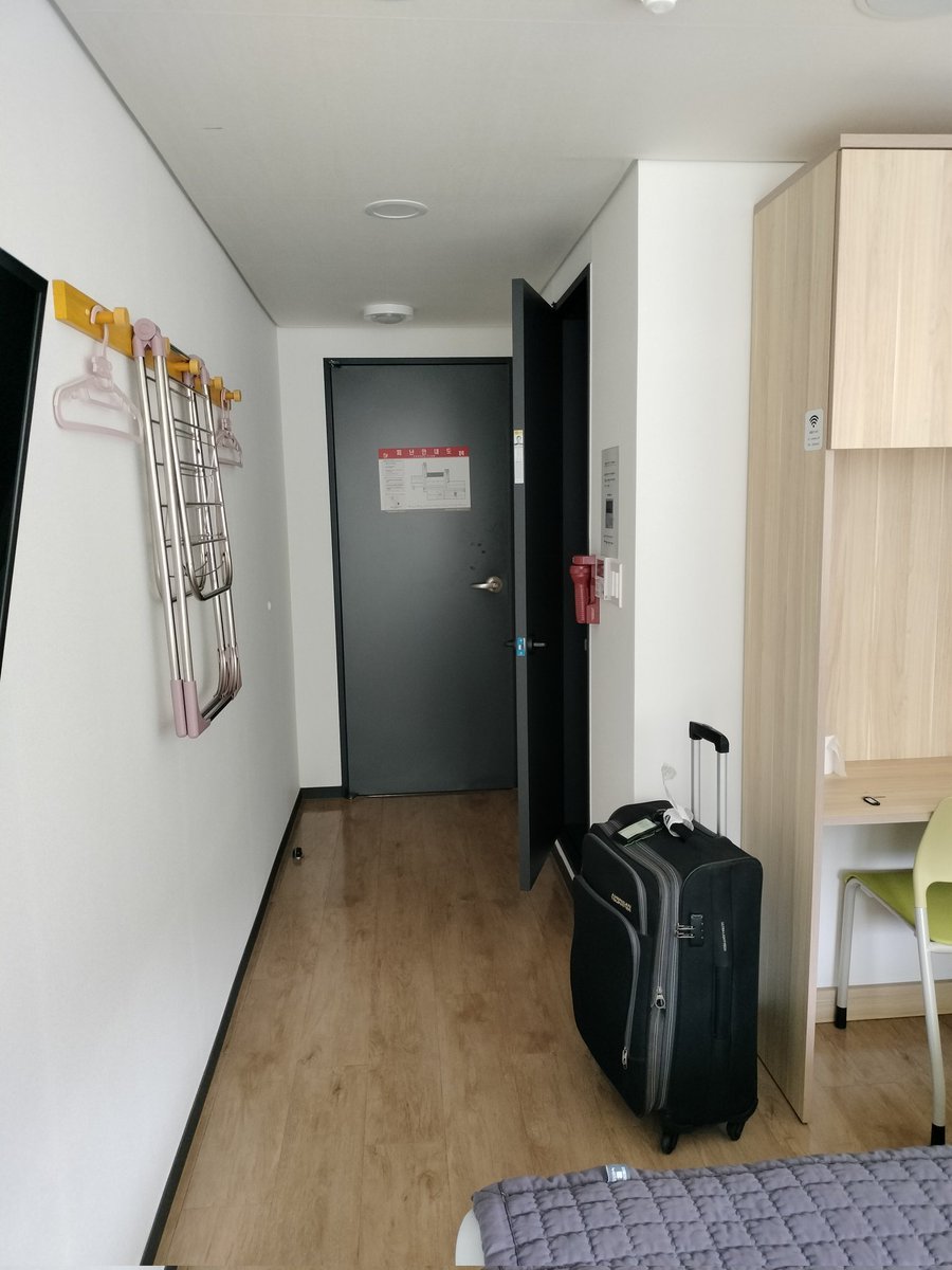 MrYslander's tweet photo. My room for the rest of the week. https://t.co/b6en2ITDQI