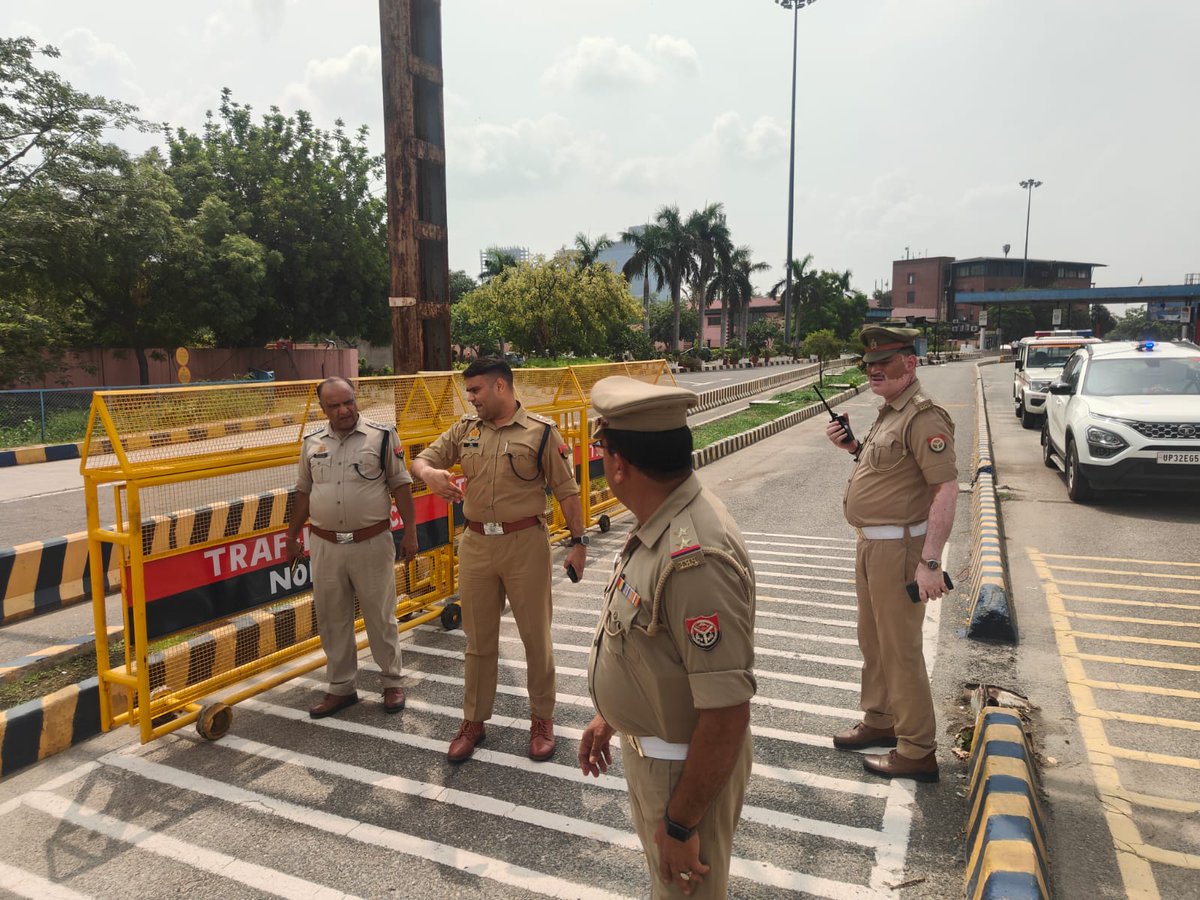 DCP Traffic Noida (@dcptrafficnoida) on Twitter photo .<a href="/dcptrafficnoida/">DCP Traffic Noida</a> рджреНрд╡рд╛рд░рд╛ <a href="/ACPTrafficNoida/">ACP Traffic Noida</a> рдХреЗ рд╕рд╛рде DND рдЯреЙрд▓ рдкрд░ рдпрд╛рддрд╛рдпрд╛рдд рд╡реНрдпрд╡рд╕реНрдерд╛ рдХрд╛ рдирд┐рд░реАрдХреНрд╖рдг рдХрд┐рдпрд╛ рдЧрдпрд╛ рддрдерд╛ рдпрд╛рддрд╛рдпрд╛рдд рдХреЗ рд╕реБрдЧрдо рд╕рдВрдЪрд╛рд▓рди рдмрдирд╛рдП рд░рдЦрдиреЗ рдХреЗ рд╕рдВрдмрдВрдз рдореЗрдВ рд╕рд░реНрд╡ рд╕рдВрдмрдВрдзрд┐рдд рдХреЛ рдЖрд╡рд╢реНрдпрдХ рджрд┐рд╢рд╛-рдирд┐рд░реНрджреЗрд╢ рджрд┐рдП рдЧрдПред
рдпрд╛рддрд╛рдпрд╛рдд рд╣реЗрд▓реНрдкрд▓рд╛рдЗрди рдирдВ0- 9971009001 .<a href="/dcptrafficnoida/">DCP Traffic Noida</a> рджреНрд╡рд╛рд░рд╛ <a href="/ACPTrafficNoida/">ACP Traffic Noida</a> рдХреЗ рд╕рд╛рде DND рдЯреЙрд▓ рдкрд░ рдпрд╛рддрд╛рдпрд╛рдд рд╡реНрдпрд╡рд╕реНрдерд╛ рдХрд╛ рдирд┐рд░реАрдХреНрд╖рдг рдХрд┐рдпрд╛ рдЧрдпрд╛ рддрдерд╛ рдпрд╛рддрд╛рдпрд╛рдд рдХреЗ рд╕реБрдЧрдо рд╕рдВрдЪрд╛рд▓рди рдмрдирд╛рдП рд░рдЦрдиреЗ рдХреЗ рд╕рдВрдмрдВрдз рдореЗрдВ рд╕рд░реНрд╡ рд╕рдВрдмрдВрдзрд┐рдд рдХреЛ рдЖрд╡рд╢реНрдпрдХ рджрд┐рд╢рд╛-рдирд┐рд░реНрджреЗрд╢ рджрд┐рдП рдЧрдПред
рдпрд╛рддрд╛рдпрд╛рдд рд╣реЗрд▓реНрдкрд▓рд╛рдЗрди рдирдВ0- 9971009001