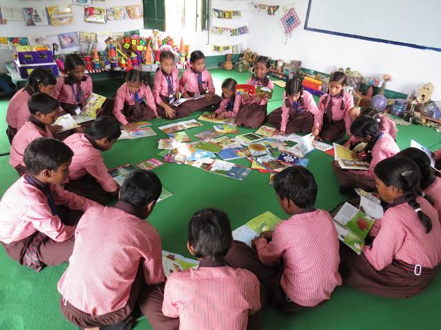 ParveenPatel14's tweet image. बंद होनी चाहिए मधुशाला।
बंद हो गया पाठशाला।।😞
&quot;UP में अब 12 हज़ार से ज़्यादा प्राइमरी स्कूल एक-दूसरे में मर्ज होंगे।
कारण – छात्रों की गिरती संख्या।
समस्या – शिक्षा की गिरती गुणवत्ता।
क्या ये शिक्षा में सुधार है या हार?&quot;
#UPSchools #BasicEducation