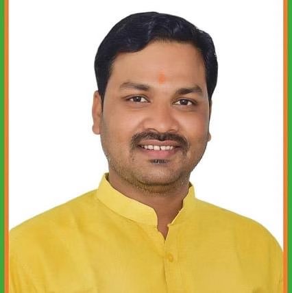 खनिज परिवहन शुल्क के नाम पर 6.21 करोड़ का गबन जिला पंचायत अध्यक्ष दोषी करार 🦂 

🚨बांदा जिले में जिला पंचायत अध्यक्ष सुनील सिंह पटेल की बांदा कमिश्नर ने DM महोबा से कराई थी जांच जिस मे खनिज परिवहन शुल्क में 6.21 करोड़ गबन पाया गया 2021-22 का टेंडर 8.21 करोड़ रुपए किया था शुल्क