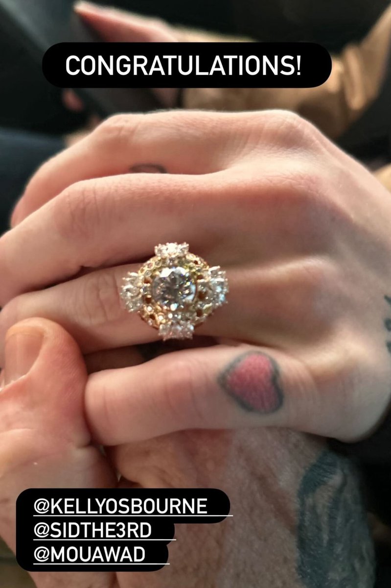 ケリー・オズボーンの婚約指輪は、ニックネーム「ハニービー（Honeybee）」にちなんでデザイン。ミツバチや花粉、ダイヤを18Kイエローゴールドに配したもの  スリップノットのシドが Mouward(各国王室御用達)にオーダーしたらしい  #blacksabbath #ozzy