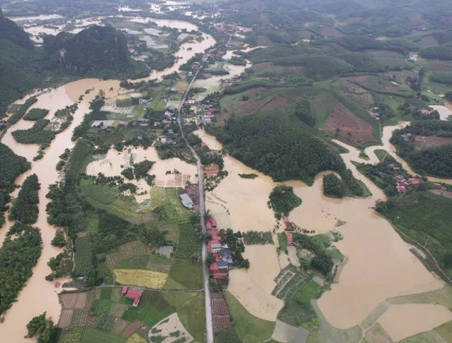 conan_herve's tweet photo. #Vietnam Rencontre @AFD_France avec le Président du Comité Populaire de #LangSon pour initier l'étude d'un projet de gestion des risques d'#inondation dans une province montagneuse particulièrement exposée aux évènements extrêmes aggravés par le #changementclimatique https://t.co/eNkSuGts8E