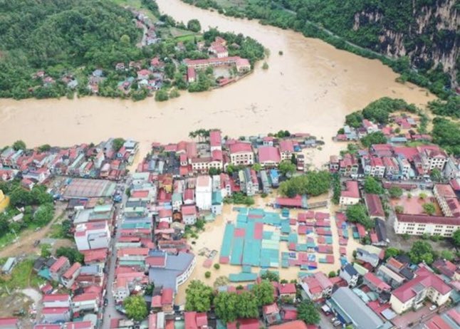 conan_herve's tweet photo. #Vietnam Rencontre @AFD_France avec le Président du Comité Populaire de #LangSon pour initier l'étude d'un projet de gestion des risques d'#inondation dans une province montagneuse particulièrement exposée aux évènements extrêmes aggravés par le #changementclimatique https://t.co/eNkSuGts8E