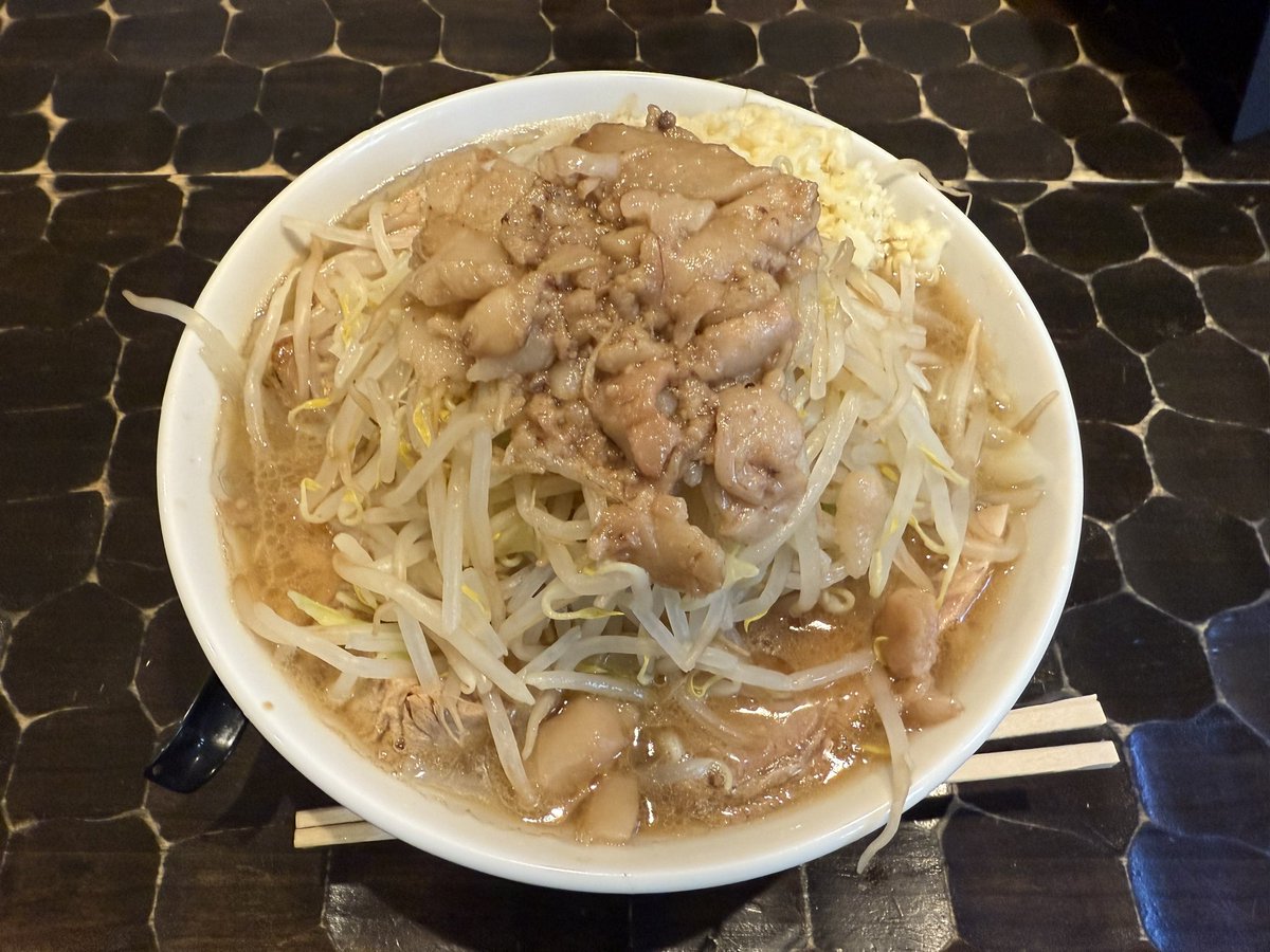 Rikushan_v1's tweet photo. 謹製麺道 竜(茂木)

初訪問！

らーめん 並  豚マシ
全マシ！

竜の道ファンは1回来てみて！！
食べてみたら分かる。😘

#ニンニクぶちこみましょう https://t.co/zBkUaWjkuz
