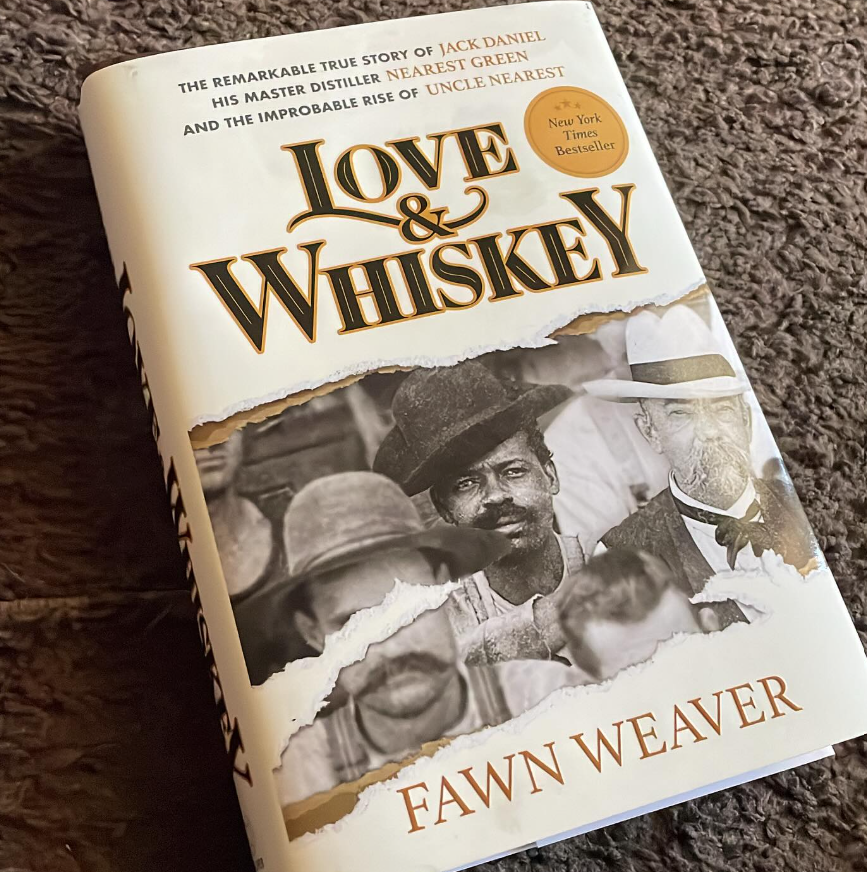 MMAIBartender's tweet photo. Amazon @lwlovelies  book. Looks like a good read 

#distillery #moonshine #moonshiners #loveandwhiskey #whiskey #still #jackdanielswhiskey #jackdaniels #blackauthors #liquor #cocktails #cocktail #drinks #bar #bartender #mixology #mixologist #cigarpairing https://t.co/JzI78xTaLp